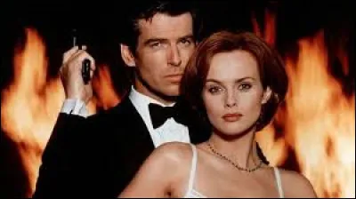 Qui incarne James Bond dans le film "GoldenEye" ?