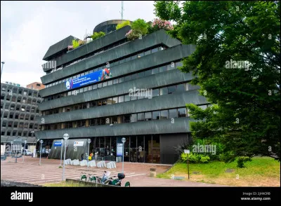 L'addition 36 + 57 conduit à :