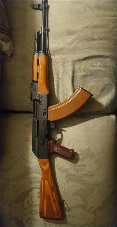 Qui est le tueur qui tente de tuer Avery ?