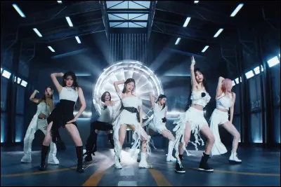 A quel MV appartiennent ces tenues ?