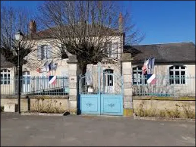 Aujourd'hui nous démarrons notre promenade à Chasnay. Commune de l'arrondissement de Cosne-Cours-sur-Loire, elle se situe dans le département ...
