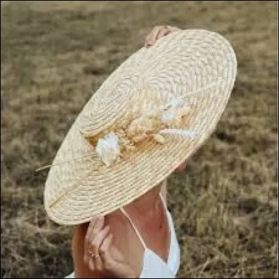 Comment dit-on le mot "chapeau" en anglais ?