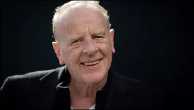 Qui est cet homme de télévision et écrivain, auteur du roman ''Le Magasin des Suicides'' ?