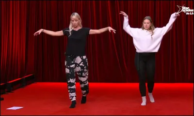 Qu'est-ce que Cécile (la professeure d'expression scénique) reprochait à Héléna les premières semaines ?