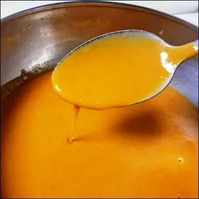 Quelle sauce, qui doit son nom à un marquis, est mélangée à du beurre décrevisse pour donner une sauce Nantua ?
