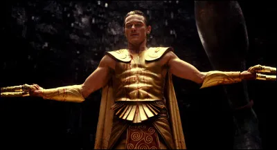 Comment s’appelle le dieu qui a &eacute;t&eacute; jou&eacute; par Luke Evans (entre autres) et qui, dans la mythologie grecque, est le roi des dieux ?