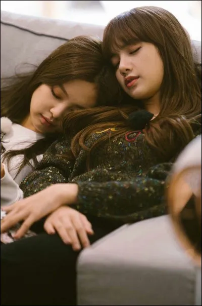 Quel est le nom de duo le plus populaire entre Jennie et Lisa ?