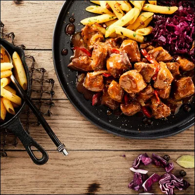 Quel est ce plat composé de viande de buf restante d'un pot-au-feu, revenue à la poêle avec des oignons et du concentré de tomates ?