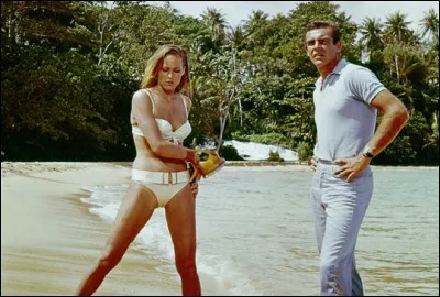 Dans quel film la belle Ursula Andress nous montre-t-elle son superbe bikini blanc en 1961 ?