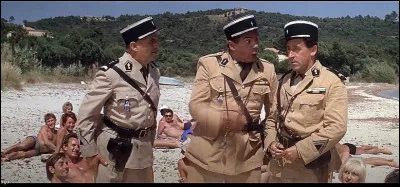 Si les gendarmes n'arrivent pas à piéger les nudistes sur la plage c'est que nous sommes dans...