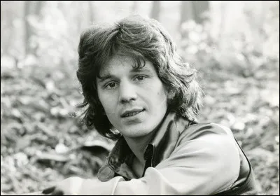 Quelle est cette célébrité qui chante sur les gens heureux les matins dhiver ?