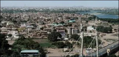 Dans quel pays se situe la ville d'Omdourman ?