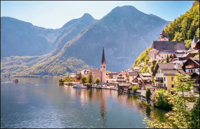 Dans quel pays actuel se trouve Hallstatt ?