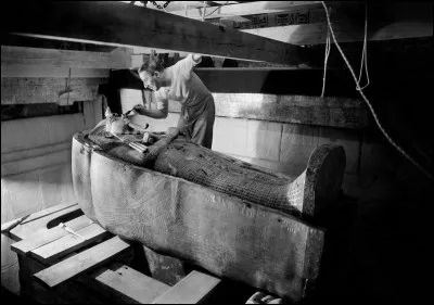 Quel est le nom de l'archéologue britannique qui découvrit la tombe de Toutankhamon ?