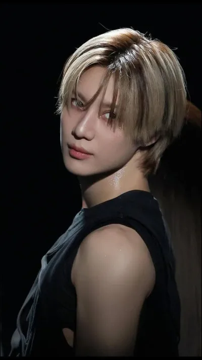 Maintenant, passons aux choses sérieuses. Imaginons qu'au fil de sa carrière, ton bias a changé de couleur préférée plusieurs fois. Aurais-tu retenu chacune de ces couleurs ?