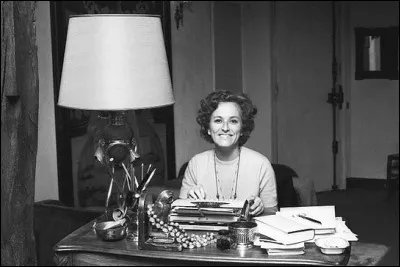 Qui est cette journaliste, écrivaine et scénariste française née en 1921 à Tarbes ?