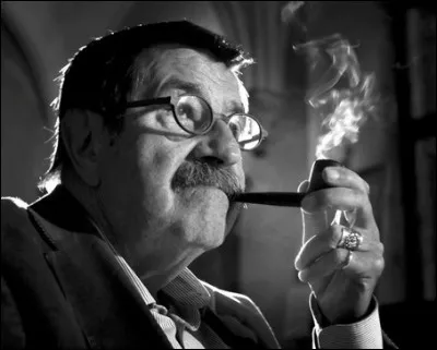 Qui est l'auteur allemand du célèbre roman "Le Tambour" ?