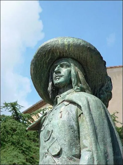 Dans quelle ville peut-on voir la statue de D'Artagnan ?