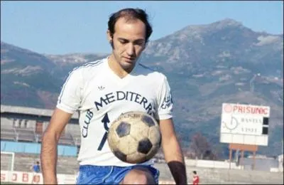 Footballeur corse dcd trop jeune, il a t de l'pope bastiaise de 1978, c'est Claude ...