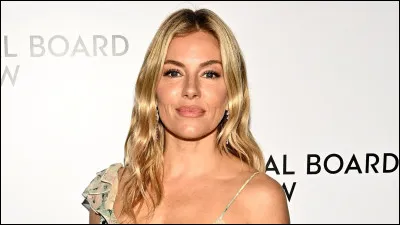 Sienna Miller a travaillé sur le film policier ..., avec Johnny Depp en gangster.