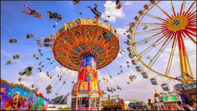 Quel parc d'attractions est situé à Saint-Pourçain-sur-Besbre ?