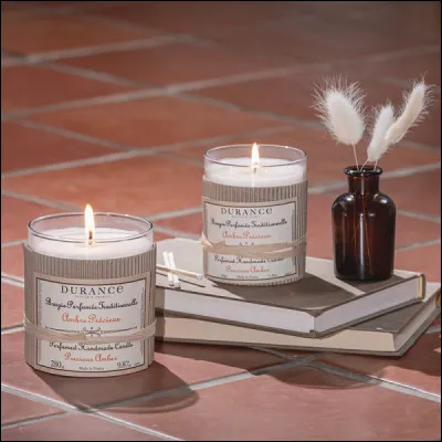 Quelle ville située dans l'Allier est célèbre notamment pour ses bougies de qualité ?