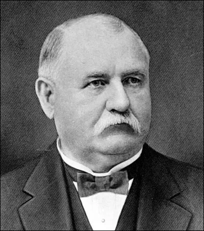 Quelle est la nationalité de cet inventeur de la première pompe à essence ?