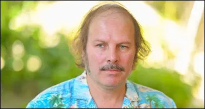 Qui est ce chanteur fran&ccedil;ais, auteur-compositeur et interpr&egrave;te du titre ''Le champ de bl&eacute;'' ?