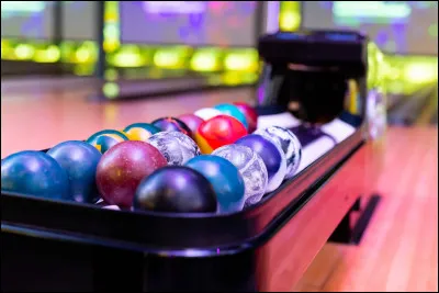 Dans quel jeu peut-on réaliser un "strike" ou un "spare" ?