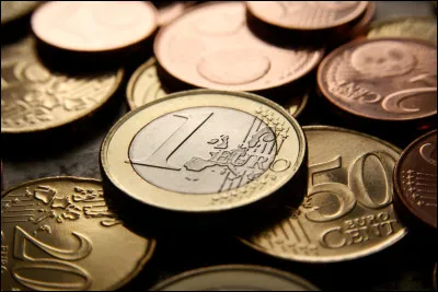 En quelle année la monnaie de la France est-elle passée du franc à l'euro ?