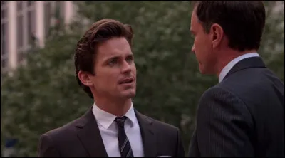 Comment s'appelle cette s&eacute;rie cr&eacute;&eacute;e par Jeff Eastin et dans laquelle Bomer joue Neal Caffrey ?