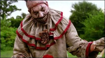 Comment s'appelle cette série créée par Ryan Murphy et Brad Falchuk, et dans laquelle Lynch joue Twisty le clown ?