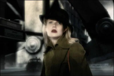 Paltrow joue Polly Perkins dans ce film de Kerry Conran, qui est...