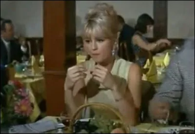 Demongeot joue Hélène Gurn dans ce film d'André Hunebelle (en 1964), qui est...