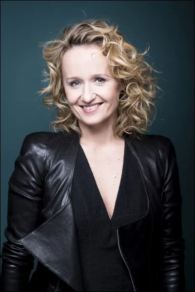 Quelle est la date de naissance de la journaliste Caroline Roux ?