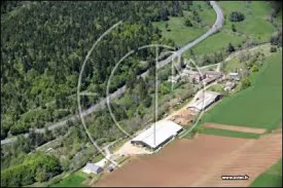 Je vous emmène maintenant à Eygas. Hameau Lozérien, dépendant du village de Pelouse, il se situe dans l'ex région ...