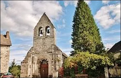 Voici l'église Saint-Pierre, à Latronche. Village de l'arrondissement d'Ussel, il se situe dans le département ...