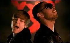 Avec qui chante-t-il "Somebody To Love" ?