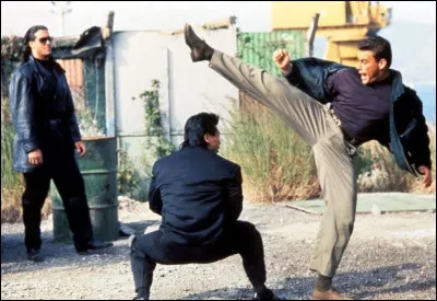 Dans quel cas puis-je &eacute;ventuellement donner des coups de pied sur le si&egrave;ge de devant ?