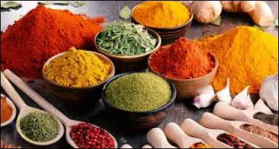 Quelle est la couleur de la poudre de curcuma ?