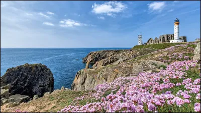 Combien de départements composent la Bretagne ?