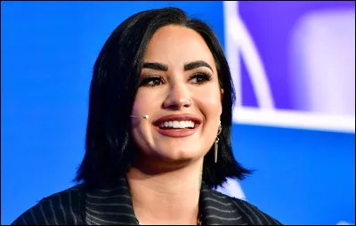 Demi Lovato est née le 20 août. En janvier 2017, dans quel pays a-t-elle effectué un voyage humanitaire ?