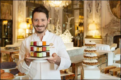 Cédric Grolet est né le 28 août 1985. En octobre 2... , il est sacré meilleur chef pâtissier de restaurant du monde à New York.