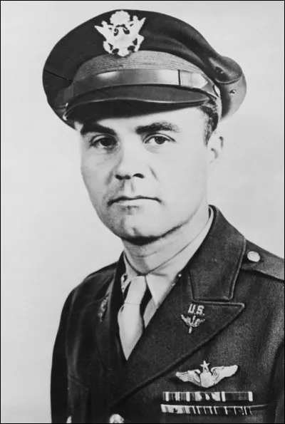 Pour quelle raison Paul Tibbets est-il célèbre ?