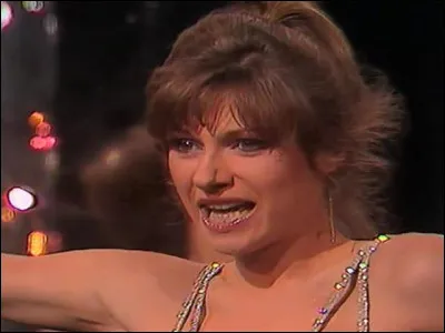Quelle chanteuse interprétait "Épouse-moi" en 1977 ?