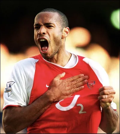 Dans quel club anglais le footballeur Thierry Henry a-t-il évolué de 1999 à 2007 ?