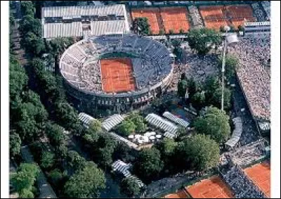 En quelle année le stade Roland-Garros a-t-il été ouvert ?