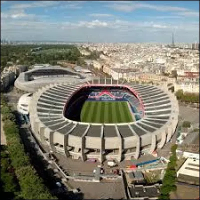 Quelle est la date d'inauguration du premier Parc des Princes à Paris ?