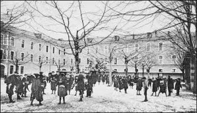 Qui a inventé le lycée, en France ?