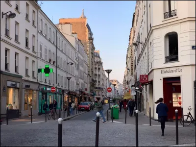 Ok, faisons une mise en scène. Ce matin, tu veux sortir avec tes potes et puis dans la rue tu croises un vieil homme qui te demande de l'aide. Que fais-tu ?